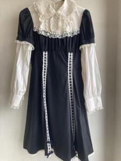 イノセントワールド 黒と白のフリル付きワンピース - メルカリ