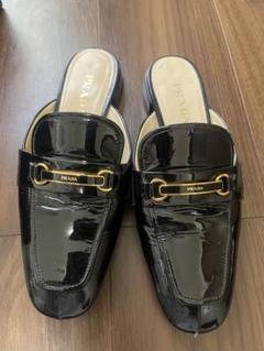 PRADA ブラックエナメルローファーサンダル スリッポン - メルカリ