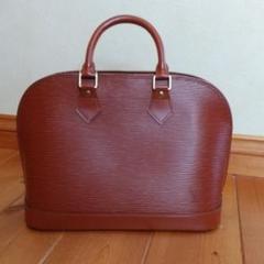 LOUIS VUITTON エピアルマ
