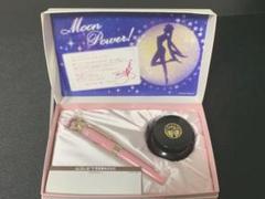 セーラームーン 変装ペン万年筆ファンクラブ限定品 新製品】「セーラームーン」の“変装ペン”モチーフの万年筆｜