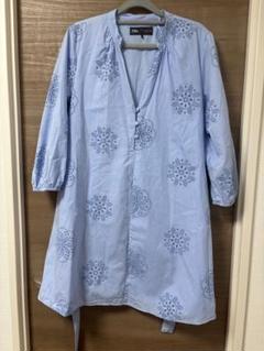 ZARA 刺繍入りチュニック XSサイズ 白・青 ZARA 刺繍入りチュニック XSサイズ 白・青