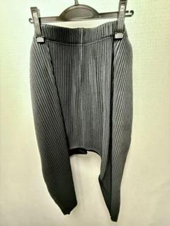 極美品✨HOMME PLISSE プリーツ　ブラック　サルエルパンツ 美品HOMME PLISSÉ ISSEY MIYAKE サルエルブラックサイズ3 - メルカリ