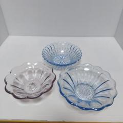 即購入⭕昭和レトロ 花びら型ガラス製 かき氷皿3個セットのサムネイル