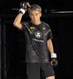 UFC venum 朝倉海着用モデル。ヘビ柄 メッシュTシャツ - メルカリ