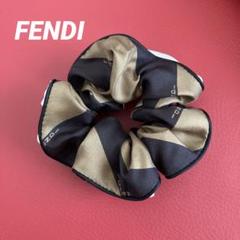FENDI ストライプ ロゴ シュシュ カチューシャ セット FENDIシュシュ ズッカ ストライプ 2個セット - メルカリ