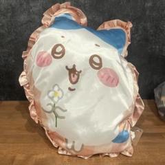 ちいかわ　ギンガムフリルクッション全3種14個セット Amazon｜ちいかわ ギンガムフリルクッション (ハチワレ)｜足枕