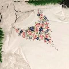 【最終】Tシャツ ✨️ボタニカル✨️女っぽ【M】カジュアル✨️花柄✨️カットソー