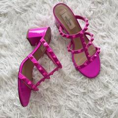 VALENTINO ピンク アンクルストラップ サンダル 37 VALENTINO ピンク アンクルストラップ サンダル 37