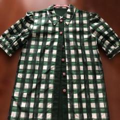 緑と白のチェック柄シャツ　パフスリーブ