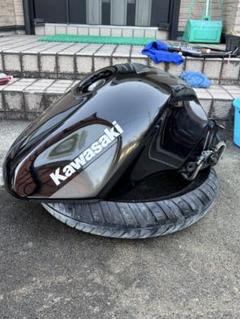 再再販！ Kawasaki ZZR400N タンク 黒 エボニー - メルカリ パーツ