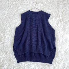 【最終価格】ニットベスト ケーブルニット ざっくりニット 裾スリット