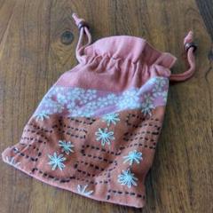 ハンドメイド刺繍ポーチ