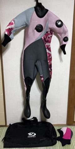 【記名ありですが美品】値下げ続行中♪ダイビングドライスーツ（使用1回のみ） 投稿ありがとうございます😊 とっても可愛らしいスーツの