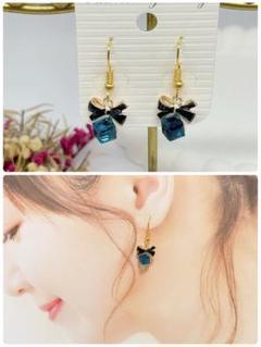 ハンドメイドピアス❤️クリスタルブルー×黒リボンギフトピアス❤️リボン　小ぶりピアス