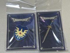 ドラゴンクエスト　ピンバッジ　4種＆ヘアゴム1種セット　ロトの剣、盾　など SQUARE ENIX - ドラゴンクエスト ピンバッジ4種＆ヘアゴム1種
