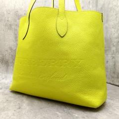 極美品 現行 希少色 バーバリー デカロゴ エンボス トートバッグ ネオンカラー 極美品 現行 希少色 バーバリー デカロゴ エンボス トートバッグ