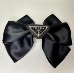 PRADA ベルベット　バレッタ　リボン　ロゴ　髪留め　正規品　専用ポーチ 後ろ姿をアップデート☆PRADA☆ベロアリボンロゴバレッタ (PRADA