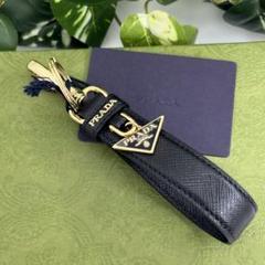 PRADA サフィアーノ 三角プレート キーリング キーホルダー