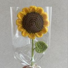 毛糸のひまわり 6本セット 水色の花瓶付き 毛糸のひまわり 6本セット 水色の花瓶付き - メルカリ