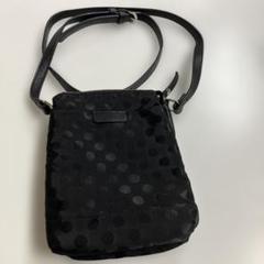 Y'SACCS ショルダーバッグ　サコッシュ　ドット柄　黒　ロゴ刺繍