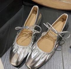 新品未使用 Kanematsu シルバー リボン付きフラットシューズ シルバー リボン付き フラットシューズ - メルカリ