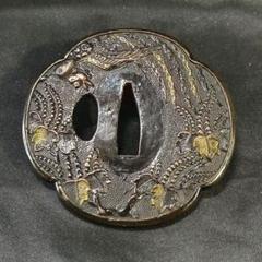 刀剣美術 日本刀鍔 鳳凰桐の葉図鐔 無銘 赤銅魚子地 高彫 金色絵