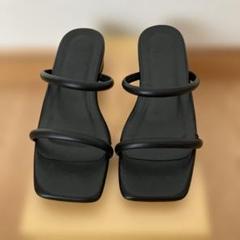 Menue ブラック ストラップサンダル