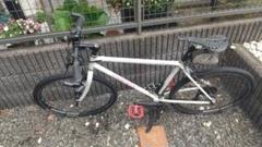 専門店では 下町育ちさん専用 人気のビゴーレ。 ホワイト クロスバイク 赤色 自転車本体