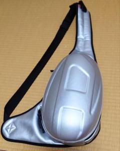 DIESEL 1DR-POD SLING BAG ディーゼル ボディバッグ
