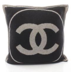 ♡Big♡ ♡CHANELクッションカバー　ロゴ　ベージュ♡新品 限定３枚 大きなロゴがとってもかわいい♡】CHANEL クッション