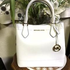 Michael Kors Eden L Drawstring Grab Bagのサムネイル
