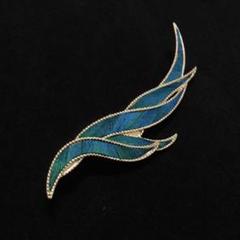 点翠 伝統工芸 ブローチ 春風 孔雀羽毛 ハンドメイド 高級感