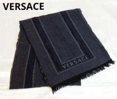 VERSACE ヴェルサーチェ 筆記体 ビッグロゴ ウール マフラー 黒 白 VERSACE ヴェルサーチェ 筆記体 ビッグロゴ ウール マフラー 黒 白