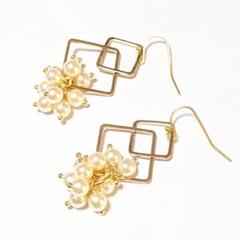 パールしゃらしゃらピアス①
