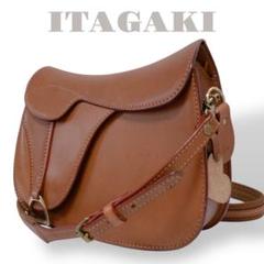 美品 TREPITO いたがき リュック チャーム オールレザー シボ革 茶