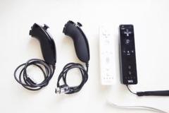 Wii リモコン、ヌンチャク セット Q933
