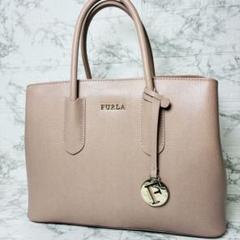 ★FURLA フルラ ハンドバッグ テッサ チャーム ロゴプレート ゴールド金具