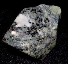 ☆翡翠原石☆糸魚川硬玉【姫川・切り出し・カメレオン翡翠390g】