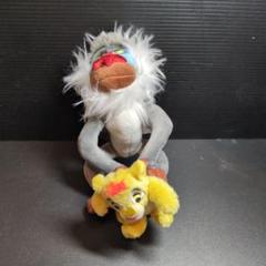 ライオンキング　ぬいぐるみバッジ　ラフィキ シンバ　ディズニーストア