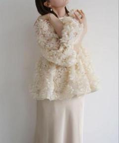 Acka. flower peplum blouse ベージュ - メルカリ