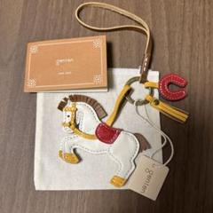 美品genten 馬デザインのレザーチャーム genten ゲンテン チャーム 牛革 ウマ 馬 干支チャーム 新品