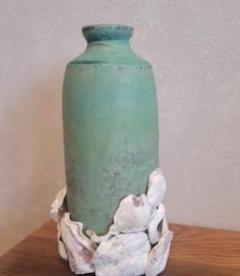 緑色 陶器 花瓶 貝殻装飾付き