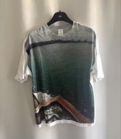 2023SS seya. セヤ　フォトプリントT seya.(セヤ)｜WATER RIVER フォトプリントTシャツ/ブルー の通販