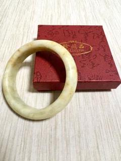【新入荷】本翡翠保証‼️天然翡翠バングル　内径約59.8mm 新入荷】本翡翠保証‼️天然翡翠 春帯彩太幅丸形バングル 鑑定