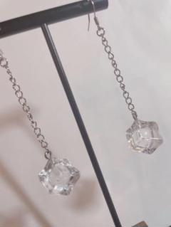 氷　クリア　四角　透明　ユラユラ　金属アレルギー対応　イヤリング　ピアス