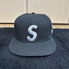 Supreme ブラック キャップ Sの刺繍 - メルカリ