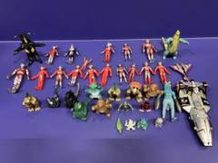 D0204）ウルトラマン/怪獣人形/母艦　など　まとめ売り　約36個セット D0204）ウルトラマン/怪獣人形/母艦などまとめ売り約36個セット