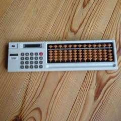 昭和レトロ電卓　SHARP　EL-104 1979年(昭和54年) 超薄型カード電卓「EL-8152」 | Design Column