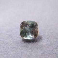 【アメリカ産 オレゴンサンストーン】約1.00ct ルース グリーン バイカラー
