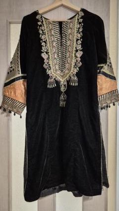 刺繍入りベルベット生地 黒(PAKISTANI LUXURY BRAND)